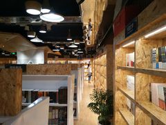 -新华里咖啡书吧(新华书店小寨店)