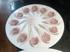 香菜猪肉丸-好汉锅园林秘制老火锅 柴火霸王鸡(金沙店)