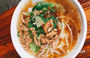 Pork Knuckle Rice Noodles