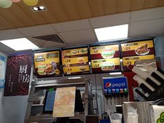 -华莱士炸鸡汉堡(蒲城大圆弧店)