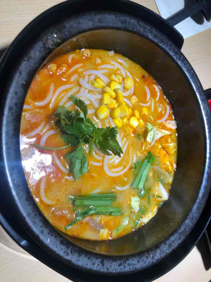 小孔雀米线(北大街店)-"这家店离北大街地铁口很近,门头有点小,不.