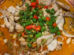 -沪小二炭火蛙锅(淮海中路美食不夜城店)
