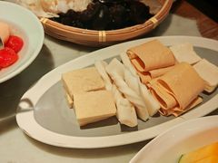 -尚尚仙·酸汤猪手·猪肚鸡火锅(华联万柳购物中心店)