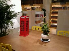 -新华里咖啡书吧(新华书店小寨店)