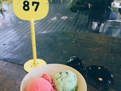 -莓园冰淇淋店