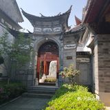 酒店地理位置方便,出门就是洋人街