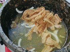 -墨脱石锅椰子鸡•香草鸭•东山羊(大东海店)