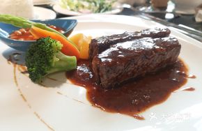Charcoal-Grilled Ribeye Steak