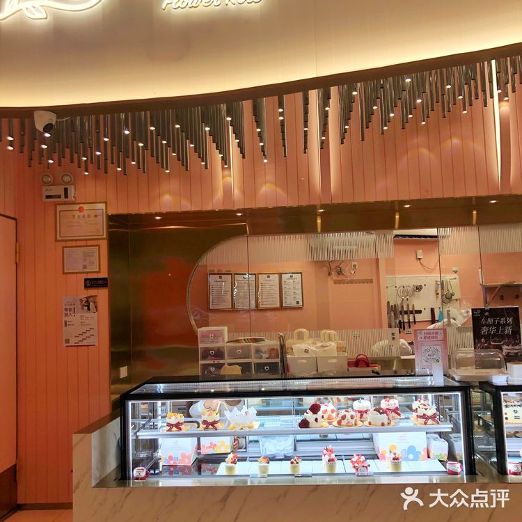 玫瑰见证爱情，纯动物奶油见证品质，这款情人节蛋糕太🉑️了！