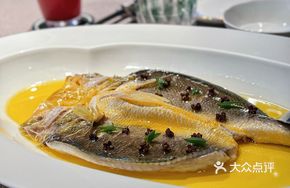 Steamed Yellow Croaker with Red Pearl