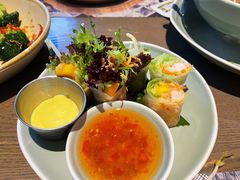 酥炸老虎虾香芒米纸卷配榴莲汁-CHINCHIN 青青·泰国料理(万象食家店)