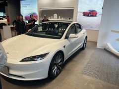 -TESLA 特斯拉(上海太古汇体验店)