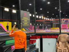 -嘿哟动霸CHUA·新潮玩运动娱乐中心·蹦床滑冰团建乐园