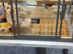 面包甜点陈列柜-面包新语(上地华联店)