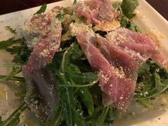 芝麻菜沙拉配风干火腿-羽深肉铺 Steak & Wine