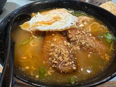 鸡翼肉眼颈煎蛋冬阴功米线-华嫂冰室(尖沙咀店)