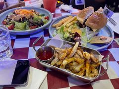 -鲨鱼美式餐厅酒吧Sharky