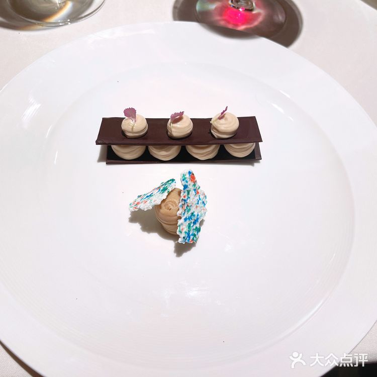 红色牛油果 广州新晋艺术法餐 很固执的钻研 只为呈现出最好的