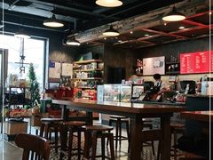 大堂-星巴克臻选(青岛麦凯乐分店)
