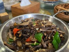 干锅鹿茸菇-炊烟·山房菜