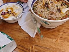 -云阿蛮云南生烫牛肉米线(奉贤路店)