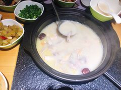 -洪氏嗨捞·广东猪肚鸡·椰子鸡火锅(西咸万象城店)