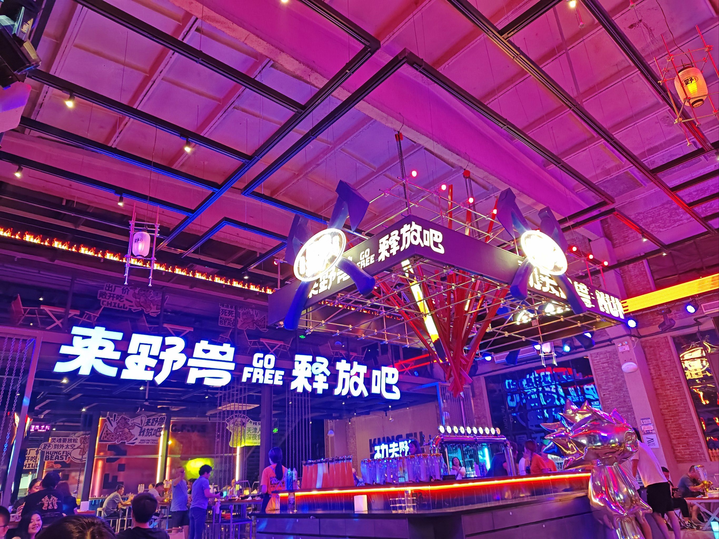 烧烤配音乐酒吧,完美的结合