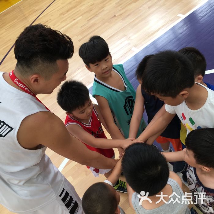 天青体训篮球培训