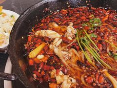 老铁锅秘制美蛙-鸿顺老铁锅美蛙鱼府(解放碑店)
