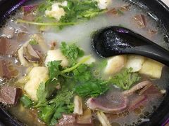 -小杨生煎(金山百联购物中心3楼店)