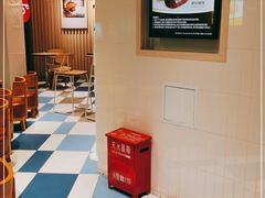 -85度C(生甜甜圈研究工坊·上海平凉店)