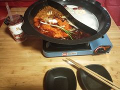 牛油鸳鸯骨汤锅-吃皮火锅馆(苏宁店)