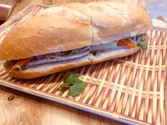 -Bánh Mì Huynh Hoa