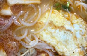 Egg and Rice Noodle Hot Pot