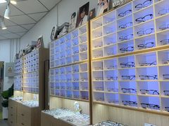 -天空之镜眼镜店蔡司依视路配镜授权零售店(望京颐堤港店)