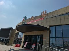 -临港服务区·停车场