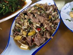 芹菜小米辣牛肉-龙姐私房菜(和顺古镇店)