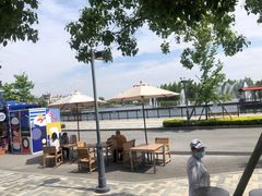 -奕欧来上海购物村停车场