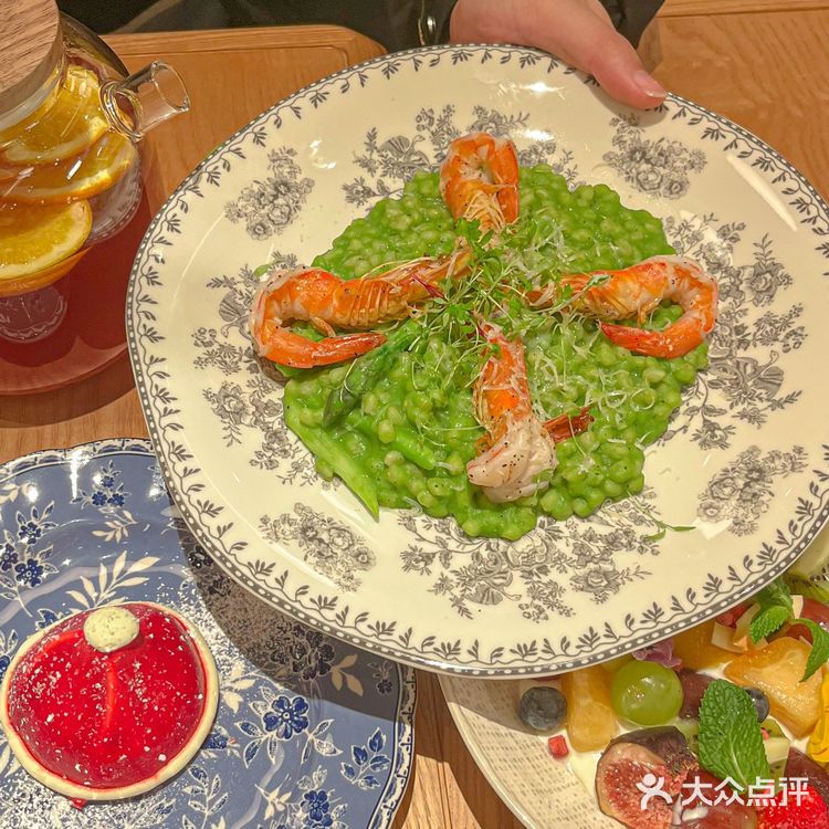 鲜花🌹咖啡☕️小蛋糕🍰K11超惬意西餐