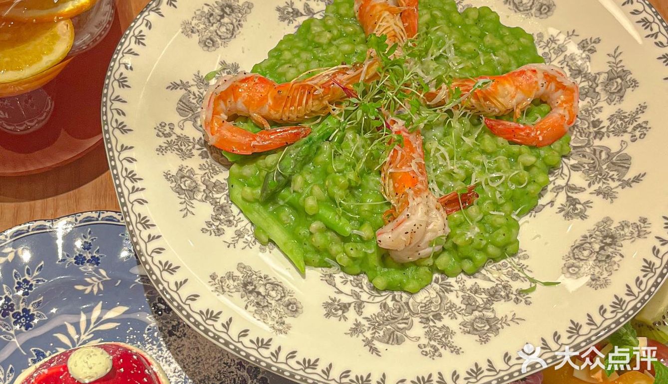 鲜花🌹咖啡☕️小蛋糕🍰K11超惬意西餐