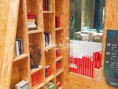 -新华里咖啡书吧(新华书店小寨店)