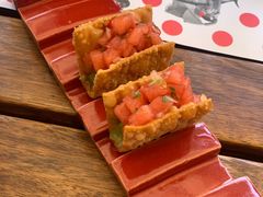 芝麻脆片配牛油果酱及西瓜莎莎-TOMATITO(无限极荟店)