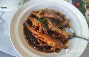 Preserved Vegetable Chicken Claw Stew