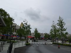 -奕欧来上海购物村停车场