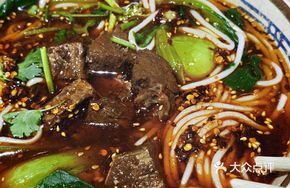 牛肉肥肠米线