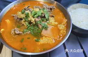 Signature Fresh-Rolled Beef Diaolong Sour Soup Rice