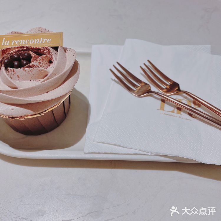 LR.一见岚 它们家的纸杯蛋糕不要太好吃哦～