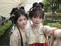 -一揽芳华汉服旗袍体验馆(拙政园店)