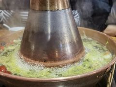 -果松木炭酸菜铜火锅·外婆参鸡汤