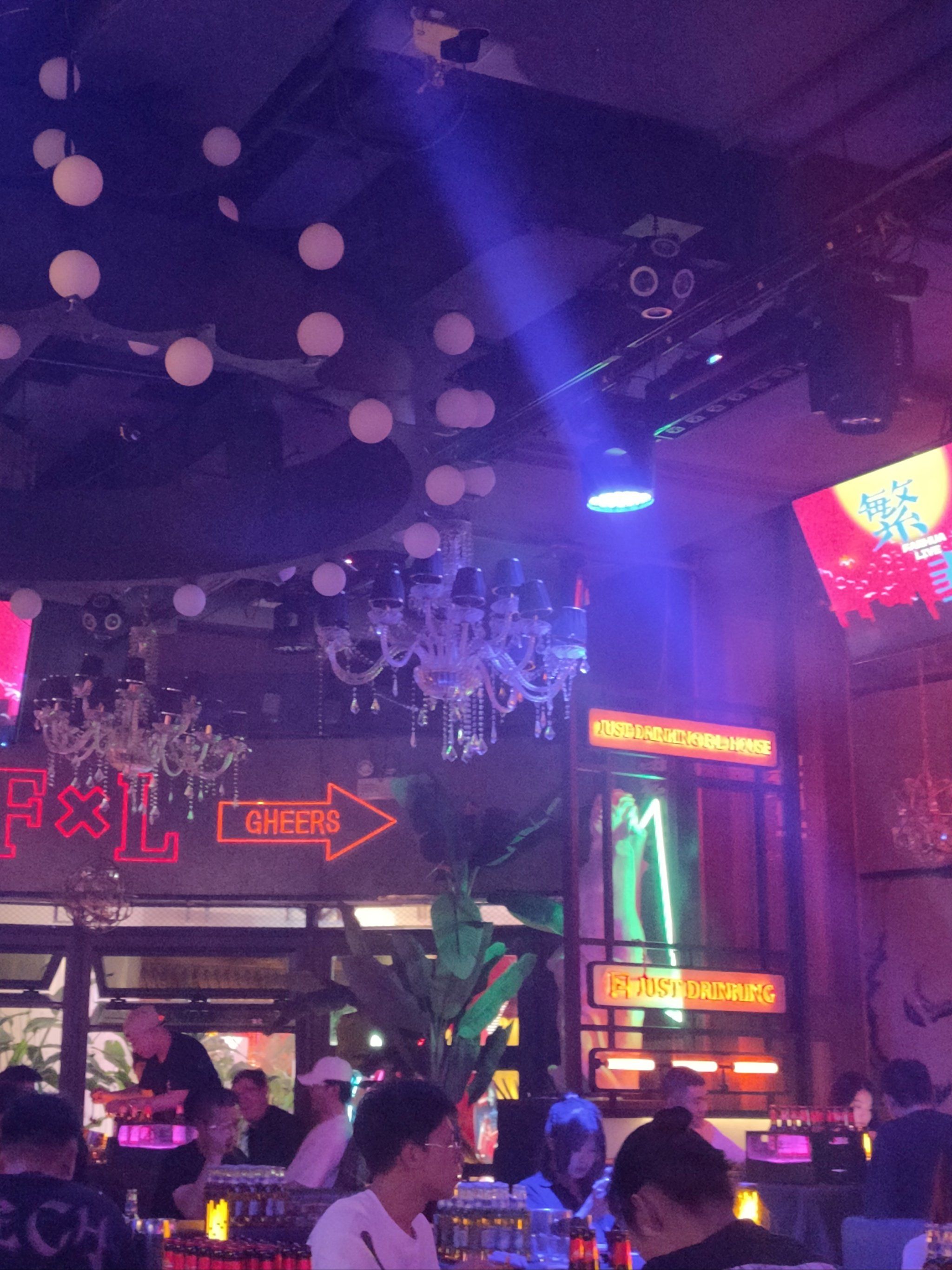 95繁华酒吧 | 氛围绝佳,酒品实惠95